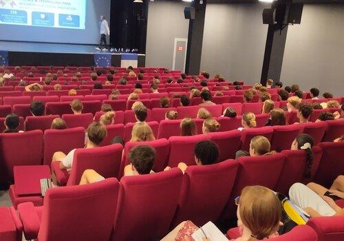 Conférence au cinéma