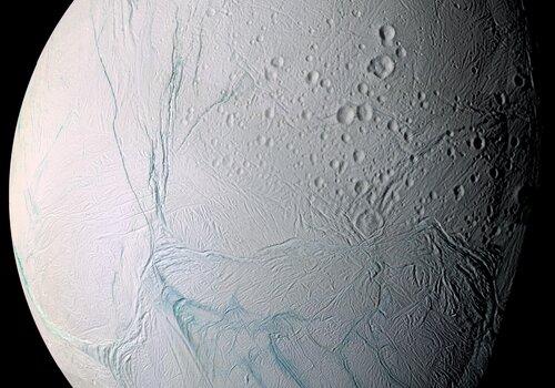 Encelade, une lune recouverte d'un océan Encelade, une lune recouverte d'un océan