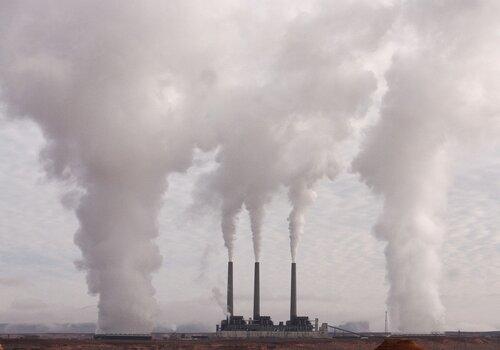 Usine polluante