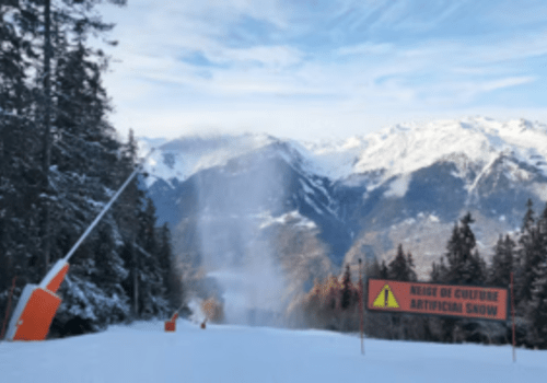 Production de neige à Montalbert en Savoie