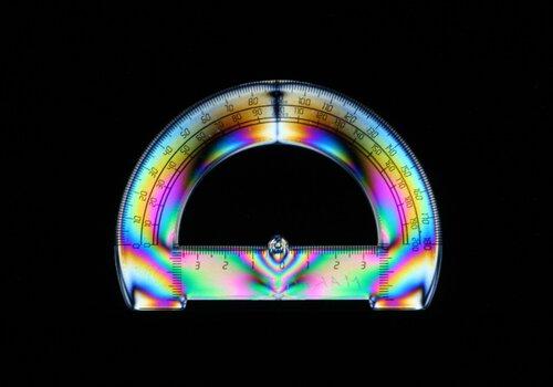 Contraintes plexiglas observées par polarisation Polarisation