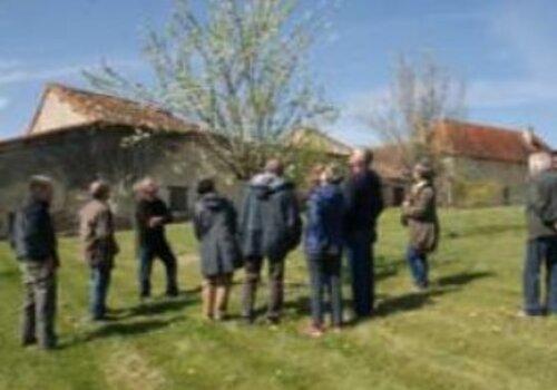Découvrez le verger conservatoire de l'Ecomusée à l'automne, visite commentée pour tous publics la taille des fruitiers en mars est conduite avec l'association des "Croqueurs de pommes"