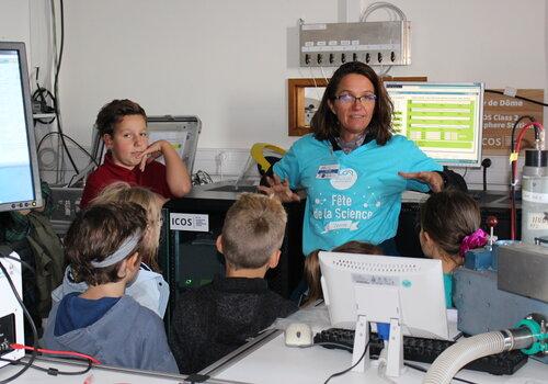 Visite des laboratoires de l'OPGC pour les enfants