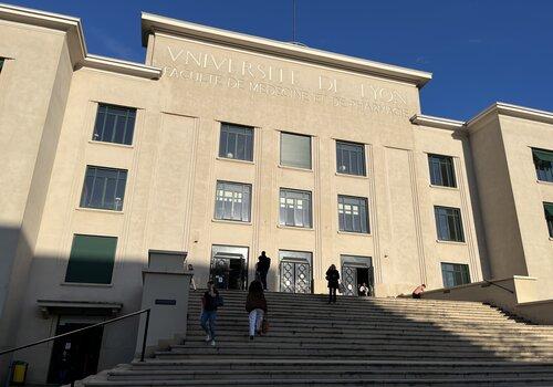 façade de la faculté de médecine et de pharmacie de Lyon
