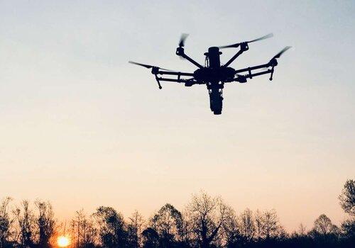 Drone utilisé par l'équipe ENDSUM pour réaliser des mesures de température du sol