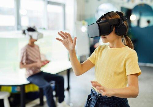 Enfants avec casques virtuels