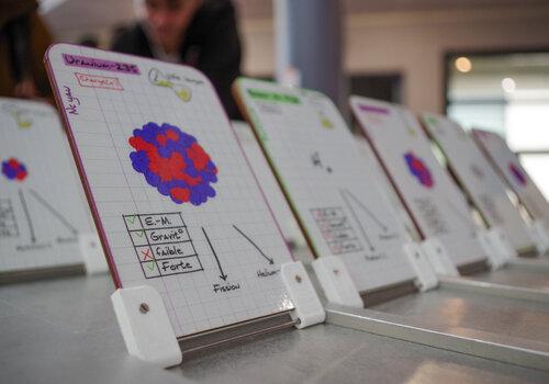 Gros plan d'un stand sur le Village des sciences de Cherbourg