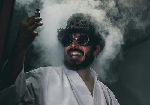 Photo d'un savant fou. Photo d'un savant fou.