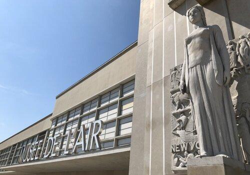 Façade de l'aérogare historique du musée de l'Air et de l'Espace