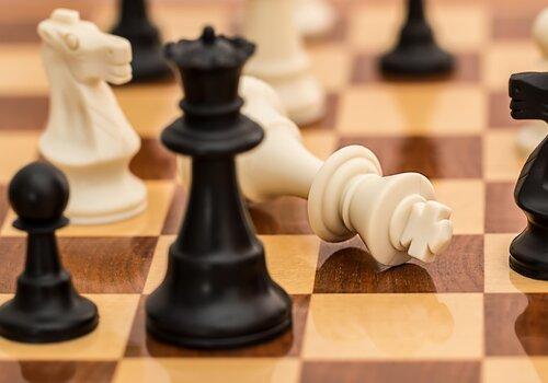 Des pièces d'échecs