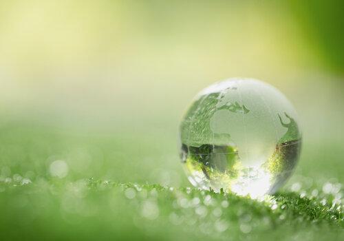 représentation de la Terre dans une goutte d'eau