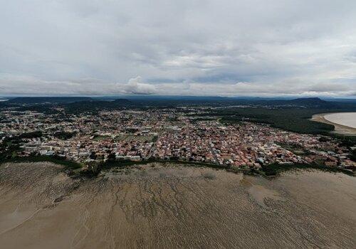 Vue aerienne du banc de vase positionné devant Cayenne 