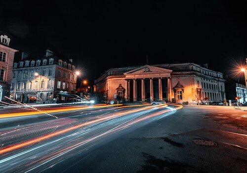 Place de Caen de nuit en accéléré