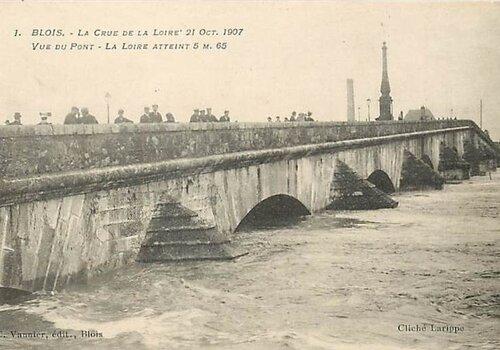 Crue 1907 au pont Jacques Gabriel de Blois !