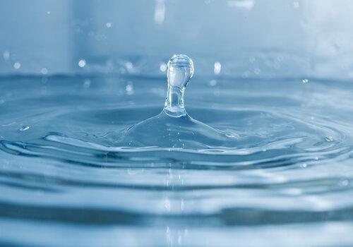 gros plan d'une goutte d'eau