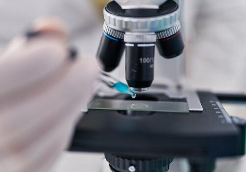 microscope et pipette