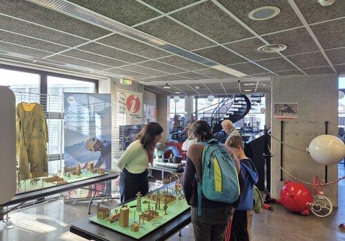 Pour que le courant passe - Stand Village des sciences.
