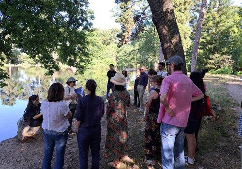 Un groupe de participants lors d'une Marche du temps profond