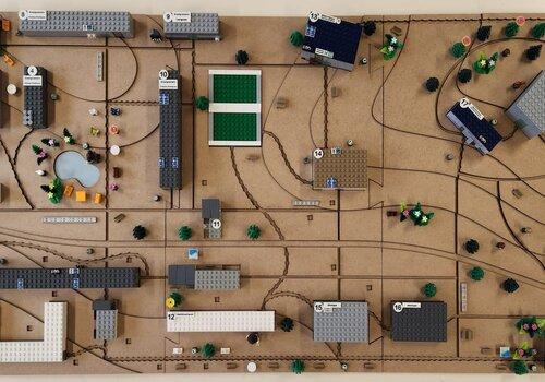 Maquette du campus en bois et Lego
