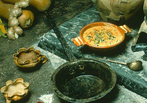 La nourriture et les ustensiles de cuisine ont toujours intéressé les historiens