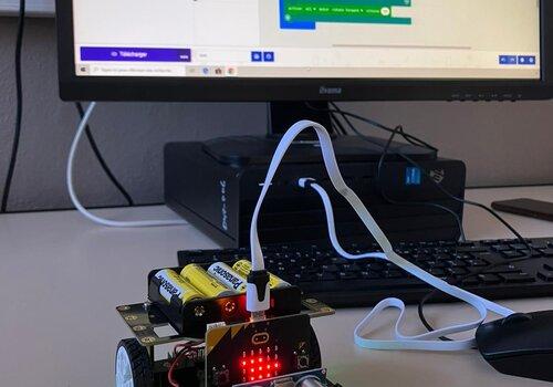 Robot programmable