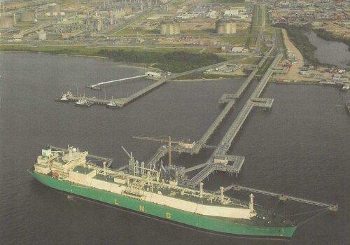 Méthanier en chargement à l'usine de Bonny (Nigeria)
