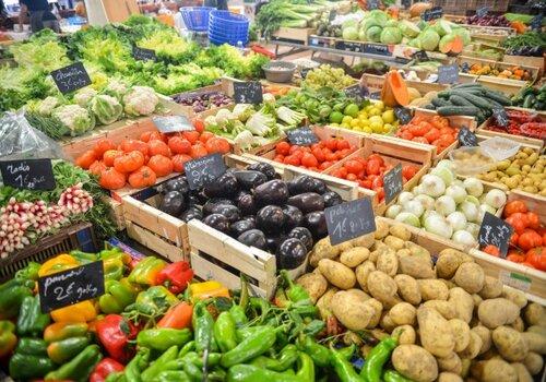 étal de fruits et légumes