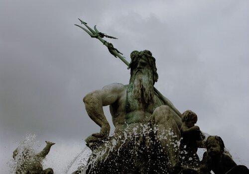 statue d'Ulysse en pierre