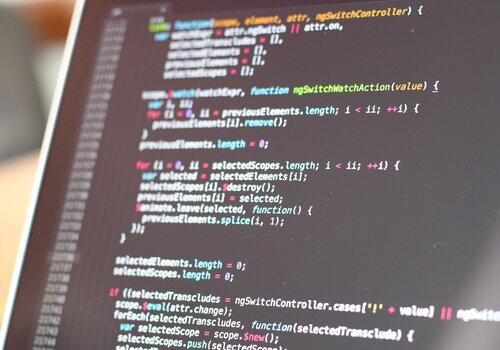 Ecran ordinateur avec code