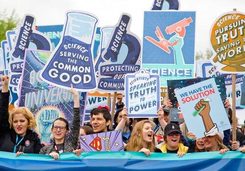 Fausse manifestation en faveur de la culture scientifique