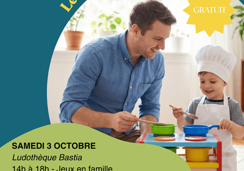 Petit garçon et son papa qui joue à la dinette.