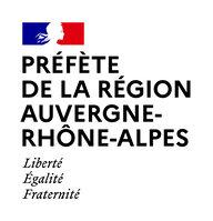 "Préfète de la région Auvergne-Rhône-Alpes" inscrit en noir sur fond blanc