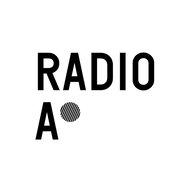 Logo indiquant Radio A avec un cercle rayé à côté