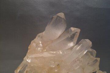 Cristal de quartz Cristal de quartz, minéral utilisé de multiples manières par les êtres humains