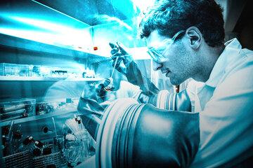 Chercheur dans un laboratoire