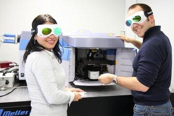 Chercheurs dans un laboratoire