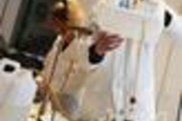 Les lycéens de Henri Nominé de Sarreguemines en mode explorateurs Au sein du forum de la médiathèque, des expériences sont menées sous les yeux ébahis des spectateurs.