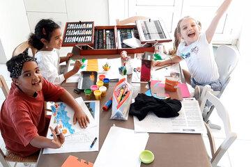 Concours artistique de l'université de La Réunion. Enfants qui dessinent