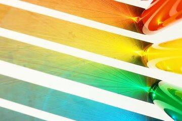 Raie lumineux à travers des liquides colorés