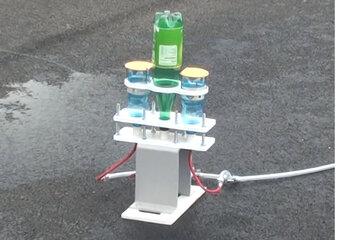 fusée à eau ... avec boosters. fusée à eau ... avec boosters.
