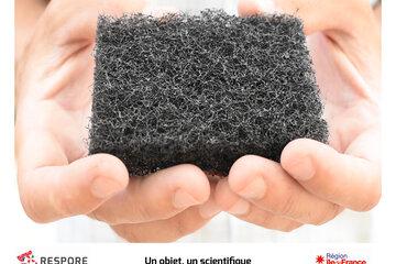 Un objet, ici un tampon abrasif