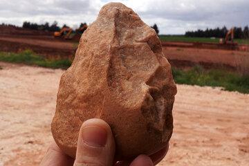 Biface en quartzite du paléolithique ancien (600 000 - 300 000 ans avant notre ère)