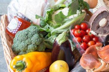 panier légumes, poissons, miel,  produits du marché