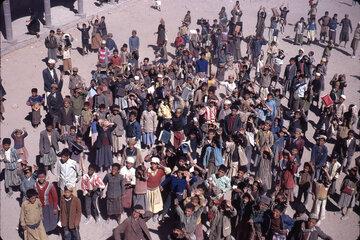 Groupe d'enfants dans la rue au Yemen. Photo Claudie Fayien.