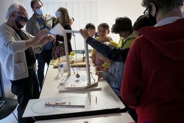 Présentation de maquettes du système solaire