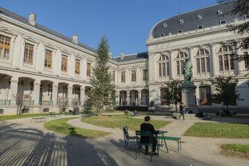 Cour d'honneur du Palais Hirsch