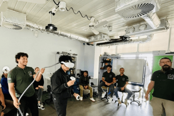 étudiants s'exerçant à la réalité virtuelle