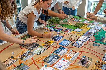 enfants jouant à la fresque du climat