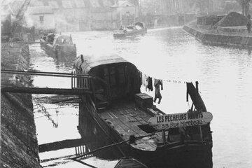 Vue du canal de Berry avec usine et écluse, 1934