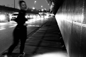Femme qui court la nuit